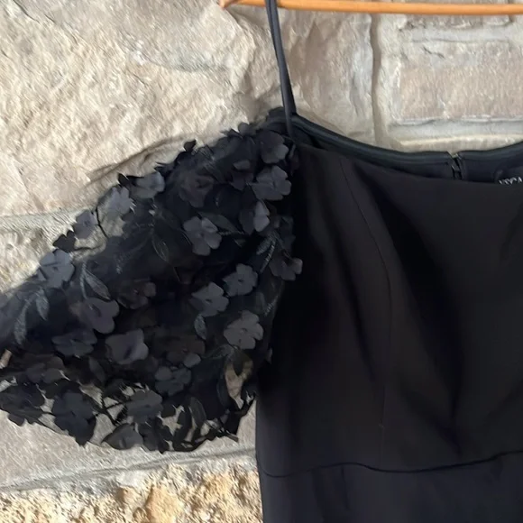 Xscape "MELANIE" 3D FLORAL SLEEVE SCUBA CREPE GOWN Black Size 16 - Picture 9 of 16